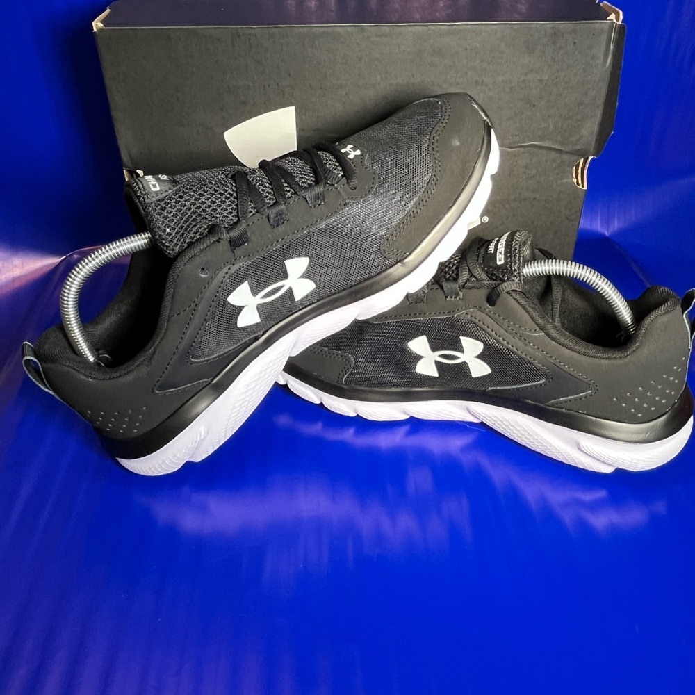 NEW Under Armour Charged Assert 9 Mens Black/White Size 10.5 Wide Fast Shipping - Picture 3 of 5